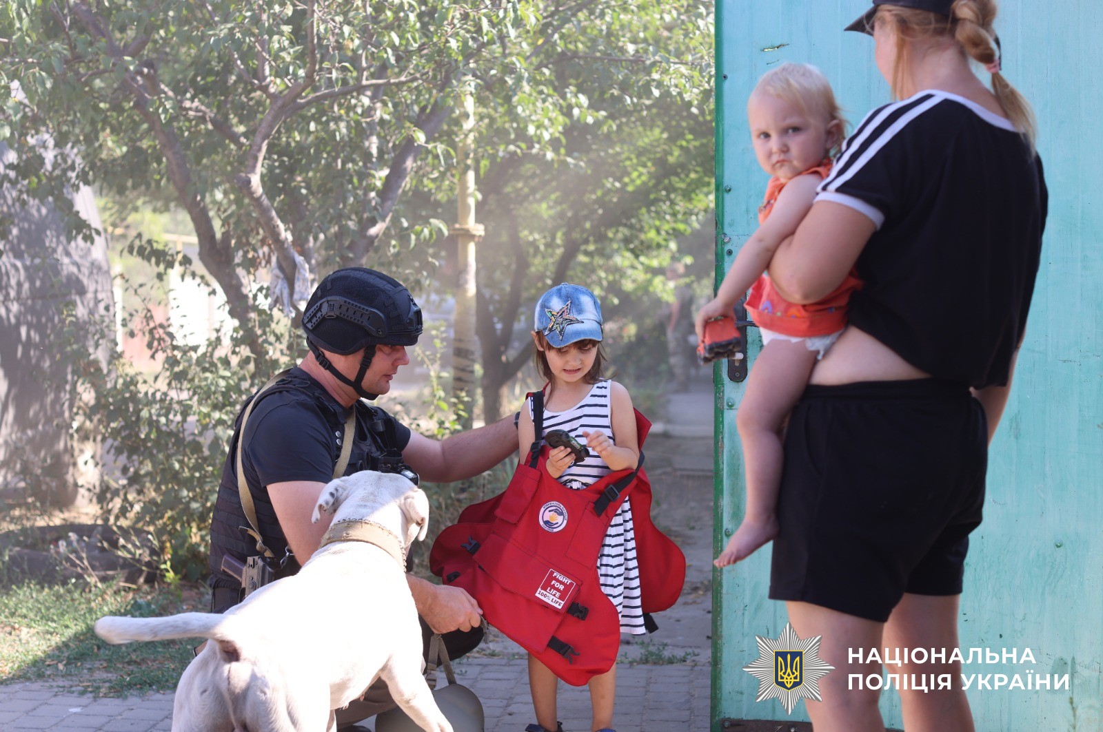 Мати з доньками та літню родину, яка втратила житло внаслідок російських обстрілів, вивезли з Дружківки та Херсона ➜ ZMINA 4 Мати з доньками та літню родину, яка втратила житло внаслідок російських обстрілів, вивезли з Дружківки та Херсона ➜ ZMINA 4