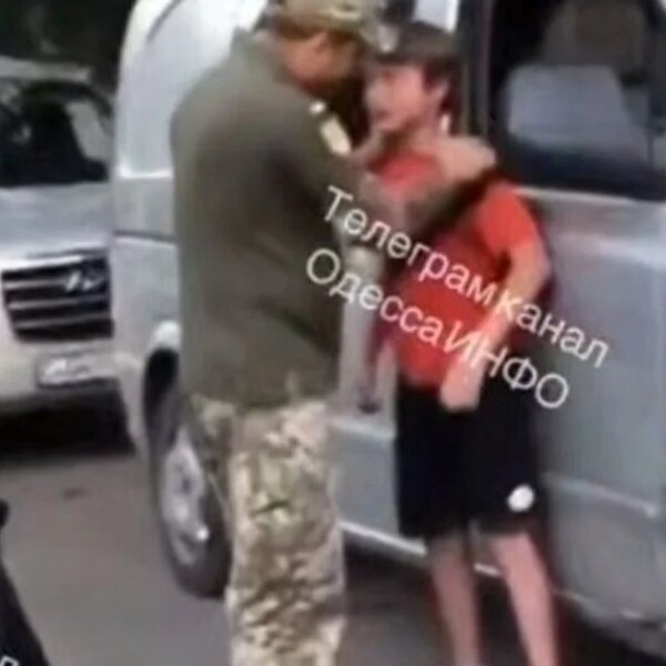 Чоловік у військовій формі в Одесі “заломив” і душив підлітка: що заявили в ТЦК