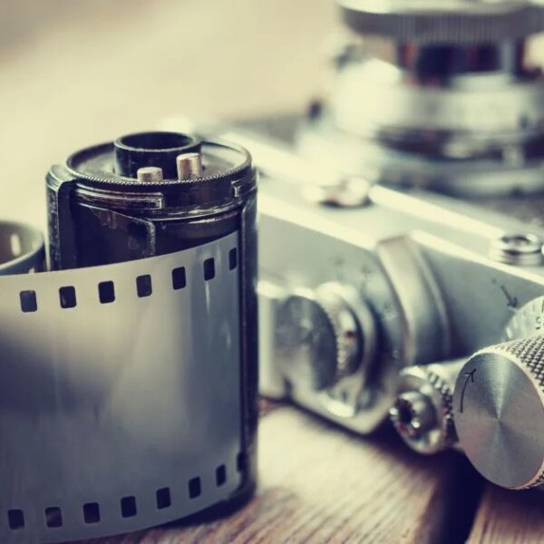 Покучиця з eBay старого фотоапарата, жінка знайшла несподіванку, ввімкнувши його