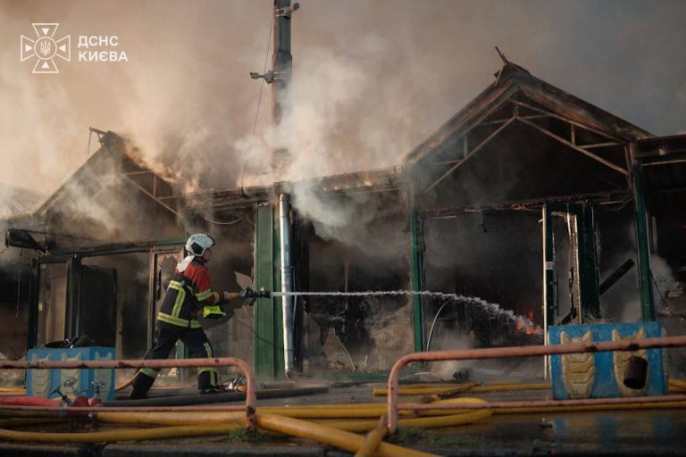 Росіяни зруйнували один з найвідоміших книжкових майданчиків Києва ➜ ZMINA 3