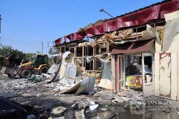 Розстріляні тіла, всі в крові: що коїться на місці смертельного удару РФ по Печенігах (жахливі фото) 21 / © Харківська обласна державна адміністрація