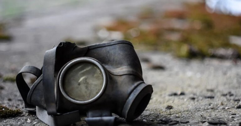 Чоловік наважився залишитися на ніч на острові, який "вбиває, якщо дихати": чим це завершилося 4 Чоловік наважився залишитися на ніч на острові, який "вбиває, якщо дихати": чим це завершилося 4