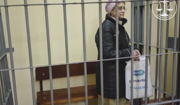 Літня українка Світлана Лой заспівала “Пісню про рушник” у російському суді: вирок у 15 років залишили без змін