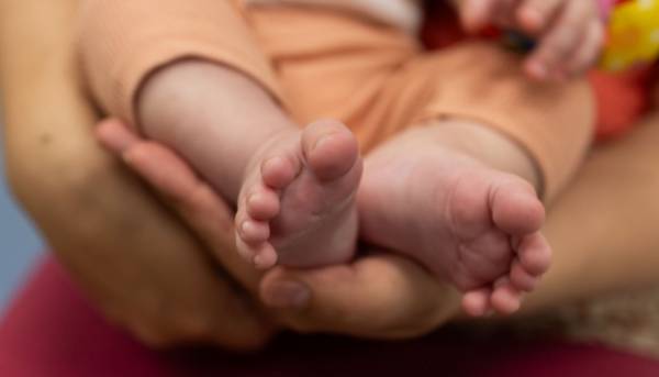 Згідно з МОЗ, лише 43% українських немовлят отримують грудне вигодовування протягом перших шести місяців. 5 Згідно з МОЗ, лише 43% українських немовлят отримують грудне вигодовування протягом перших шести місяців. 5