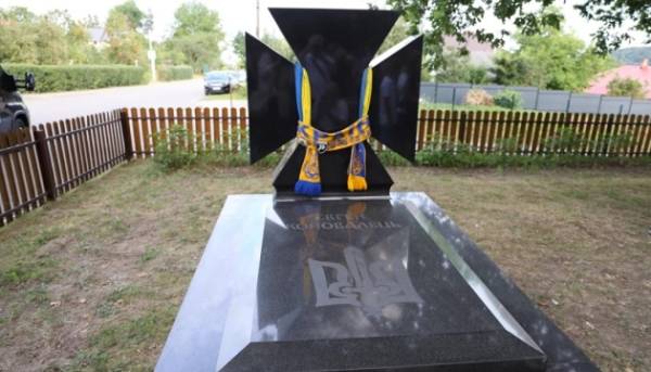 Львівщина отримала пам’ятник із могили Євгена Коновальця, що знаходився у Роттердамі.