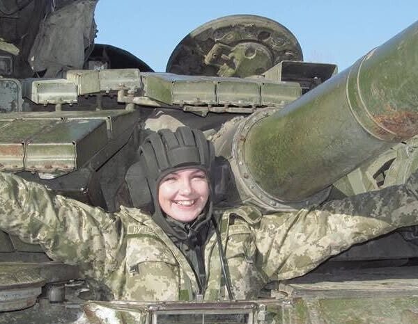 Після тривалої недуги пішла з життя Тетяна Кучерява, перша танкістка незалежної України: вона була залучена до проєкту “Евакуація 200” та проводила навчання для курсантів ➜ ZMINA