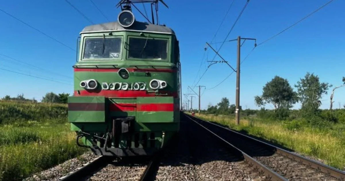 Затримки потягів фіксують на тлі чергових масованих атак Росії