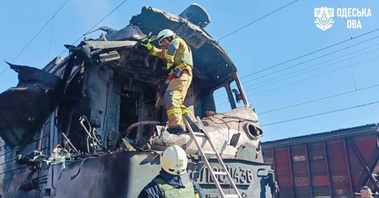 Росіяни усвідомлювали присутність цивільних: Зеленський поділився жахливими деталями атаки на поїзд на Одещині 11 Росіяни усвідомлювали присутність цивільних: Зеленський поділився жахливими деталями атаки на поїзд на Одещині 9