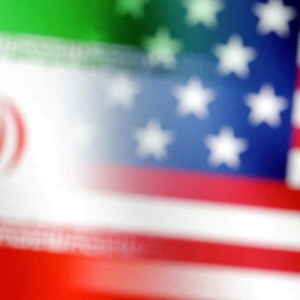 США та Іран досягли угоди про припинення вогню: що станеться з Ормузькою протокою