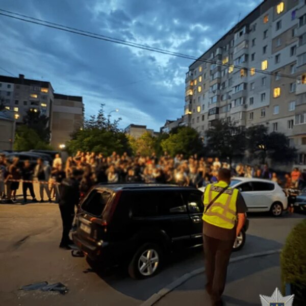 ПОРТАЛ новин 101 У Тернополі сталася сутичка між представниками ТЦК та місцевими мешканцями: пошкоджено автомобіль, є постраждалі.