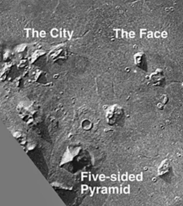 Гори Кідонії на Марсі / © NASA