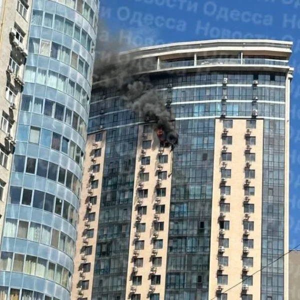 ПОРТАЛ новин 106 Удень безпілотник Росії врізався в житловий будинок у великому місті обласного значення — усі подробиці (відео)