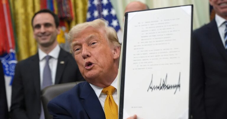 100 тисяч доларів за мить: значні прибутки від публікацій Трампа 13 100 тисяч доларів за мить: значні прибутки від публікацій Трампа 8
