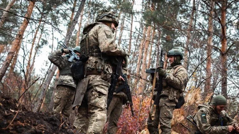 Уряд пропонує надати військовослужбовцям більше можливостей для виявлення корупційних дій. 14