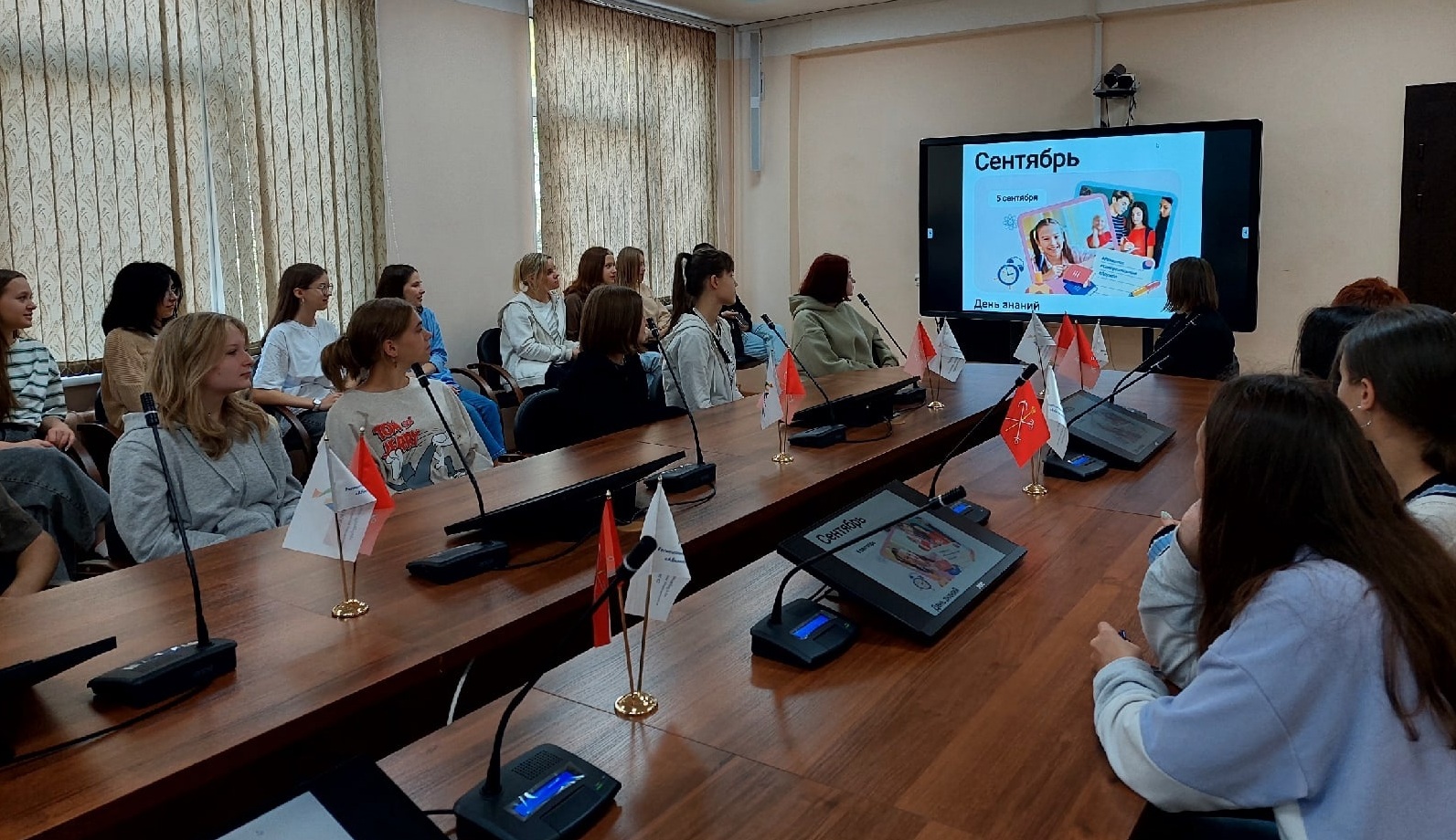 1 вересня загарбники проведуть для дітей уроки з російським гімном, стягом та "розмовами про головне" ➜ ZMINA 2