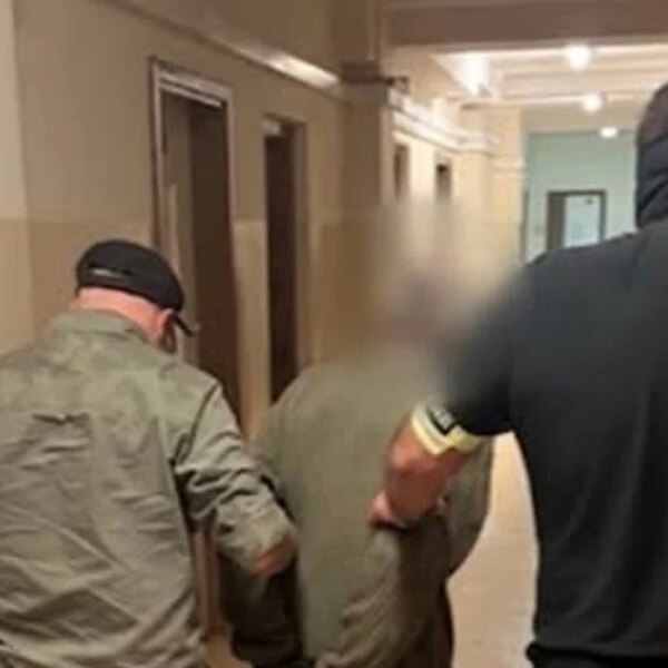 У Польщі затримали чоловіка, який побив жінку з України палицею по голові.