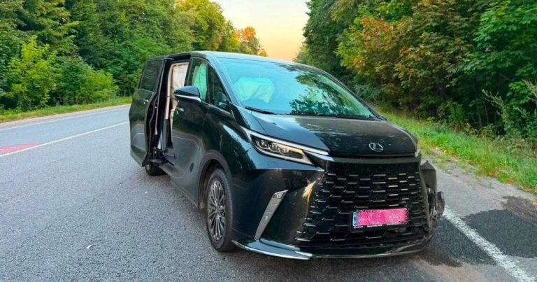 Бізнес-особа, якого в медіа ідентифікували як "куратора" народних депутатів від партії "Слуга народу", потрапив у дорожньо-транспортну пригоду. 7