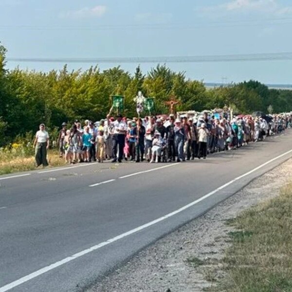 ПОРТАЛ новин 53 З “прапорами Новоросії” і образами Миколи ІІ: прихильники УПЦ МП, незважаючи на…
