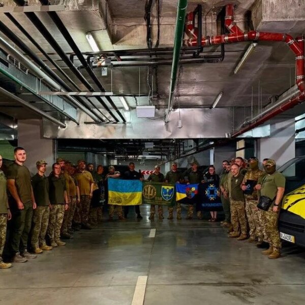 «Витратні матеріали»: Фонд MK передав ЗСУ намиста, які на передовій «живуть у пекельних умовах»