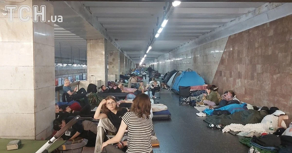 Метро у Києві використовують, як укриття Метро у Києві використовують, як укриття
