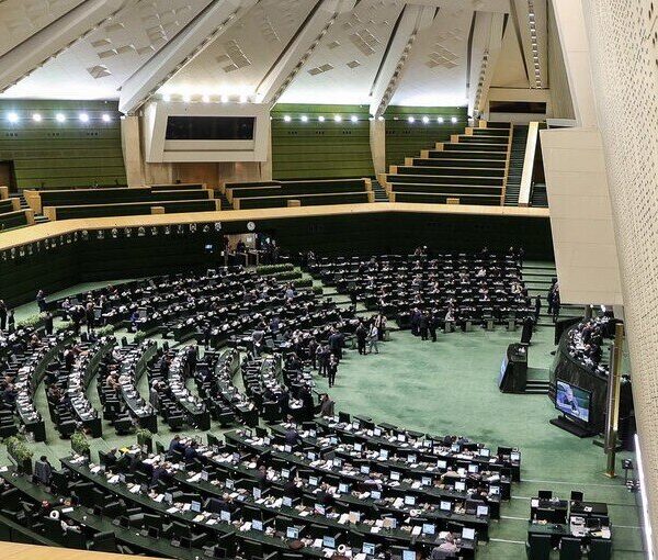 Парламент Ірану схвалив закон про відповідальність за зв’язки з “недружніми” ЗМІ ➜ ZMINA