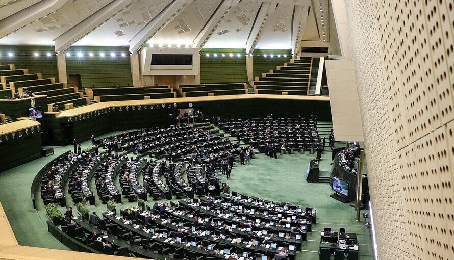 Парламент Ірану схвалив закон про відповідальність за зв'язки з "недружніми" ЗМІ ➜ ZMINA 2