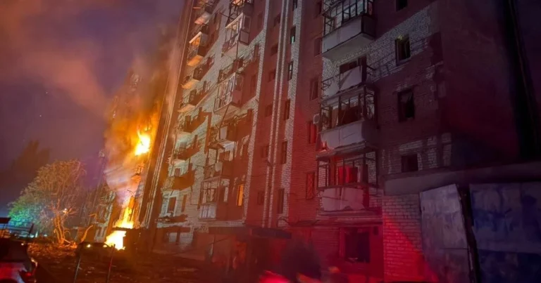 Росія завдала удару по будівлі в Краматорську: є загиблий і багато поранених — що відомо 19 Росія завдала удару по будівлі в Краматорську: є загиблий і багато поранених — що відомо 10
