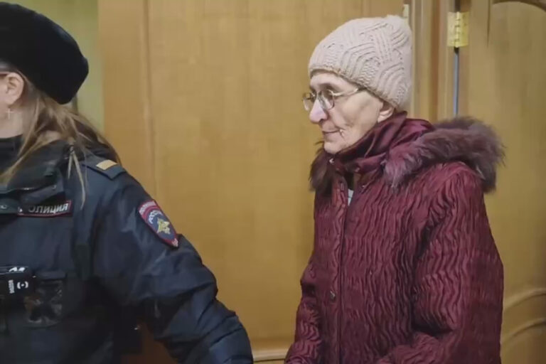Українська виконавиця Світлана Лой виконала "Пісню про рушник" в російській судовій залі: 15-річний термін ув'язнення залишено без змін ➜ ZMINA 7