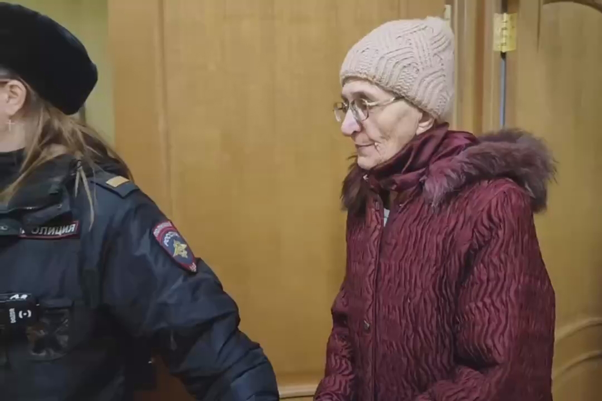 Українська виконавиця Світлана Лой виконала "Пісню про рушник" в російській судовій залі: 15-річний термін ув'язнення залишено без змін ➜ ZMINA 2