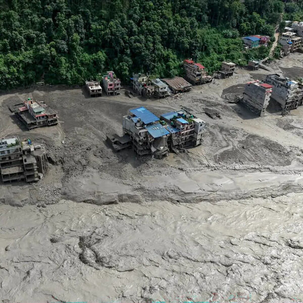 Українські дипломати вирушили до Непалу, де після повені безвісти зникли понад п’ятдесят громадян України ➜ ZMINA