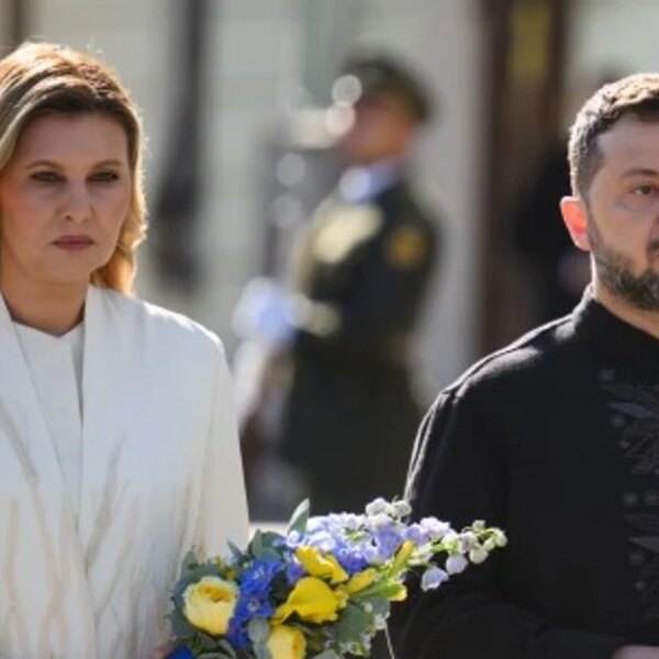 Олена Зеленська у вишуканому вбранні з вишитою композицією колосся: аналізуємо символізм образу першої леді на День Незалежності