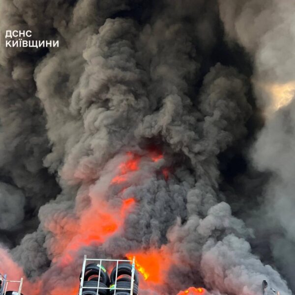 Масштабна пожежа на підприємстві у Милій на Київщині: зафіксовані людські жертви внаслідок нічної атаки ➜ ZMINA