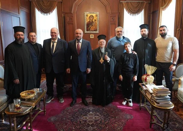 Величезні статки, корпоративна боротьба та знайдений в Індонезії понівечений труп: нові подробиці справи Комарова. 6 Петровський ліворуч від Вселенського патріарха Варфоломія на зустрічі в Австрії