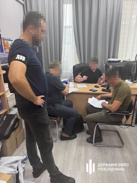 Екскомандувачу логістики Повітряних сил інкримінують майже 21 мільйон гривень необґрунтованих статків. 5 Екскомандувачу логістики Повітряних сил інкримінують майже 21 мільйон гривень необґрунтованих статків. 5