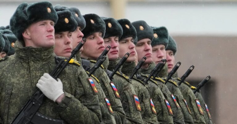 Кремль планує дві хвилі мобілізації, щоб відправити на фронт додатково 600 тисяч військових – такі дані розвідки. 10 Кремль планує дві хвилі мобілізації, щоб відправити на фронт додатково 600 тисяч військових – такі дані розвідки. 9