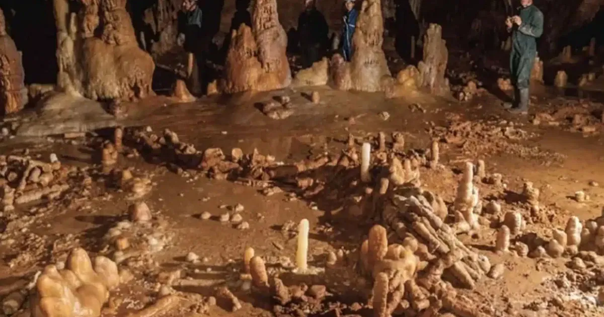 Neanderthal structure in Bruniquel Cave Bruniquel Cave