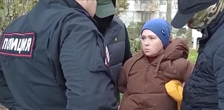 Севастопольську активістку "Жовтої стрічки" Ксенію Свєтлішину перевели до колонії в російській Вологді ➜ ZMINA 21 Севастопольську активістку "Жовтої стрічки" Ксенію Свєтлішину перевели до колонії в російській Вологді ➜ ZMINA 10