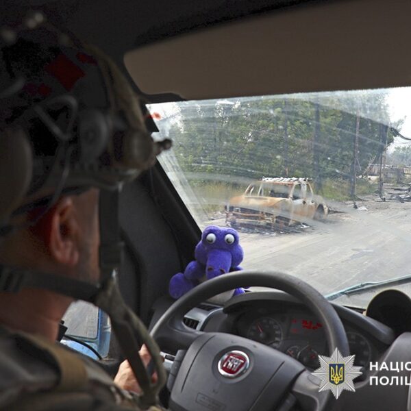 Мати з доньками та літню родину, яка втратила житло внаслідок російських обстрілів, вивезли з Дружківки та Херсона ➜ ZMINA