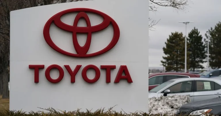 Російський удар знищив склад Toyota: що це означатиме для постачання комплектуючих 3