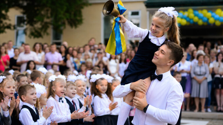 В українських школах навчатиметься майже 3 мільйони учнів, з яких 240 тисяч – першокласники ➜ ZMINA 1 В українських школах навчатиметься майже 3 мільйони учнів, з яких 240 тисяч – першокласники ➜ ZMINA 1
