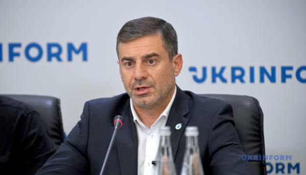 Телефонні розмови українських військовополонених з близькими: Уповноважений Верховної Ради по правах людини Дмитро Лубінець повідомив, що Російська Федерація ще не схвалила ініціативу України щодо надання такої можливості.