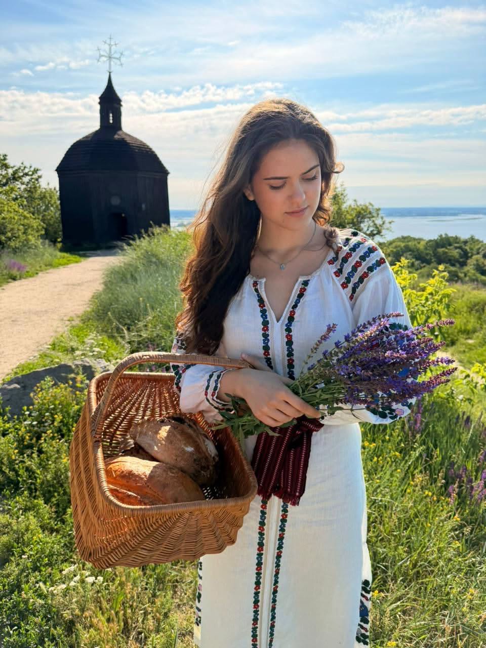 19-річна дівчина з України вирішила змінити своє по батькові на ім’я матері; відтепер у її документах зазначено ім'я Катеринівна ➜ ZMINA 2