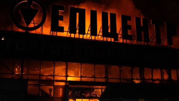 Наслідки російського удару по "Епіцентру" в Запоріжжі 5 Наслідки російського удару по "Епіцентру" в Запоріжжі 5