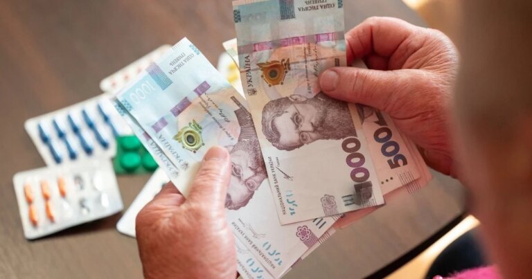 Два пенсійні виплати: умови отримання, обчислення суми та ключові аспекти 11 Два пенсійні виплати: умови отримання, обчислення суми та ключові аспекти 8