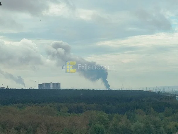 Вибухи в російському місті Перм, атаковано ключовий нафтопереробний завод – росіяни не приховують "захоплення" (відео) 2 Після вибухів почався дим