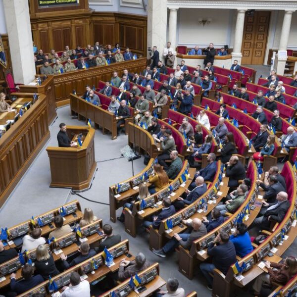 Кадрові зміни, протести та інтриги в Міністерстві оборони: Верховна Рада відновила свою діяльність