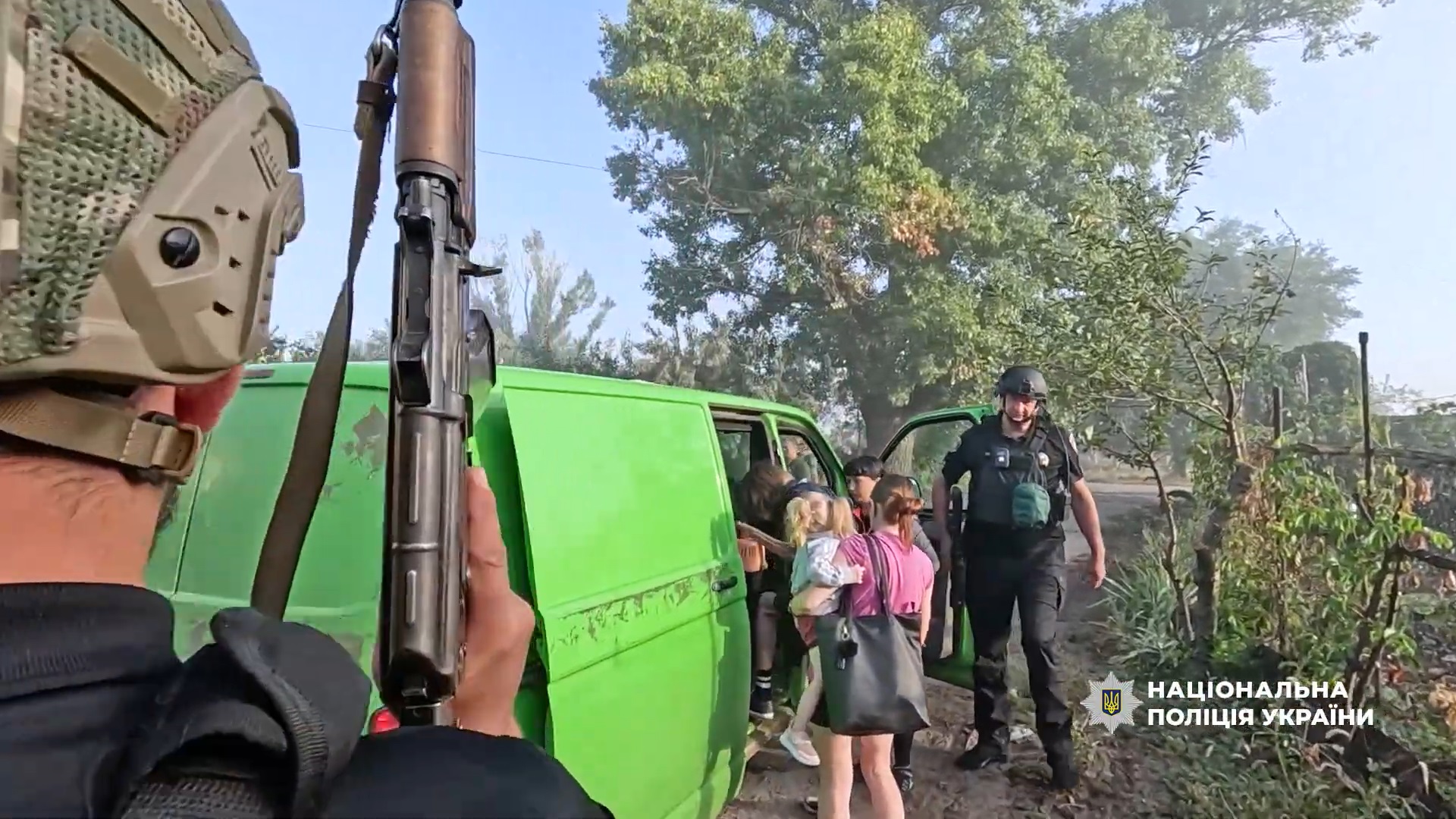 ZMINA: З-під російських обстрілів на Запоріжжі вивезли багатодітну сім'ю та літнього чоловіка 2