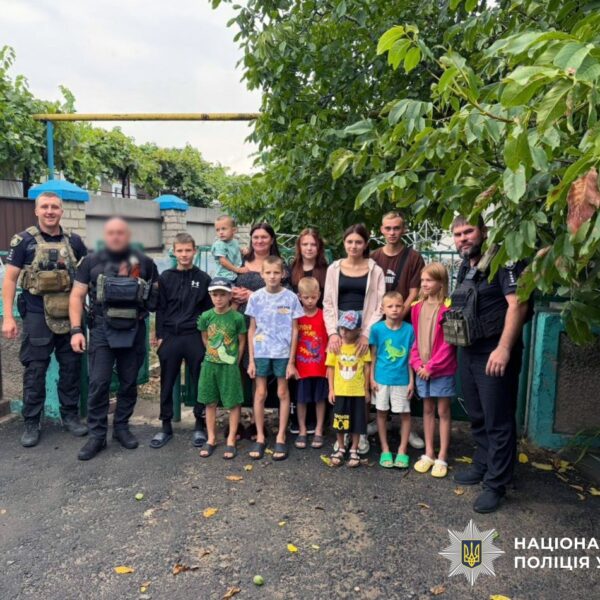 На Херсонщині вивезли матір з десятьма дітьми та хлопця, який залишився без близьких і житла ➜ ZMINA