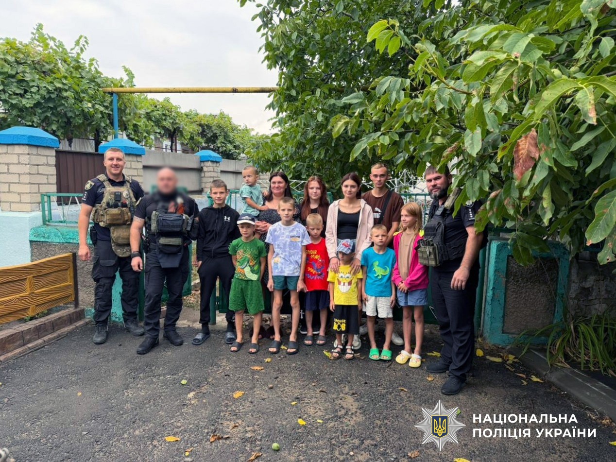 На Херсонщині вивезли матір з десятьма дітьми та хлопця, який залишився без близьких і житла ➜ ZMINA 2