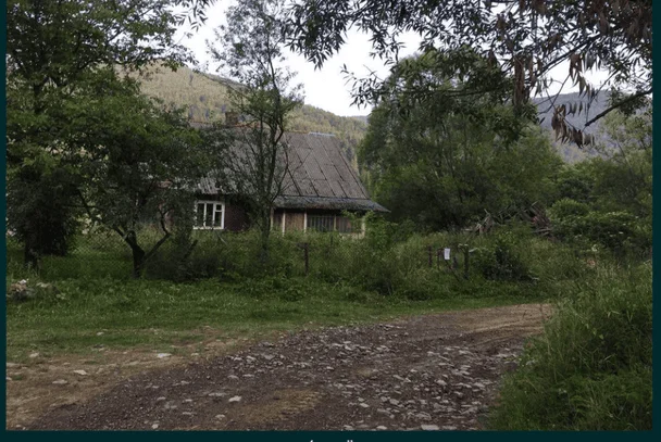В Карпатах неподалік "Буковелю" пропонують до продажу будинок за 7200 доларів: як він виглядає (фото) 6 Будинок у Микуличині / © OLX